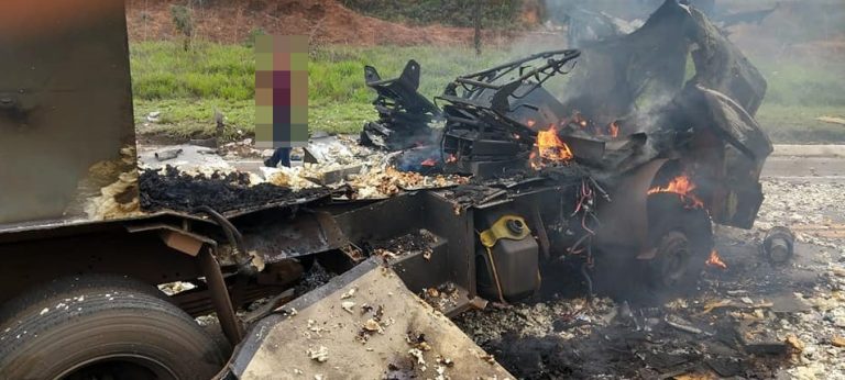 Carro-forte é explodido por criminosos na BR-040