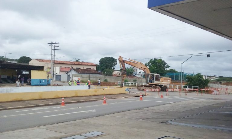 Trecho da Avenida Raulina. F. Paschoal é interditada nesta terça-feira (20) para construção de pontes; veja como ficou o trânsito nas imediações