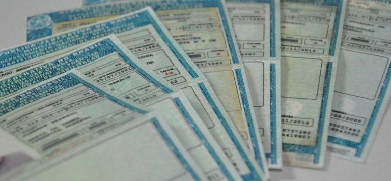 BOLSONARO ESTUDA AUMENTAR VALIDADE DA CNH DE 5 PARA 10 ANOS
