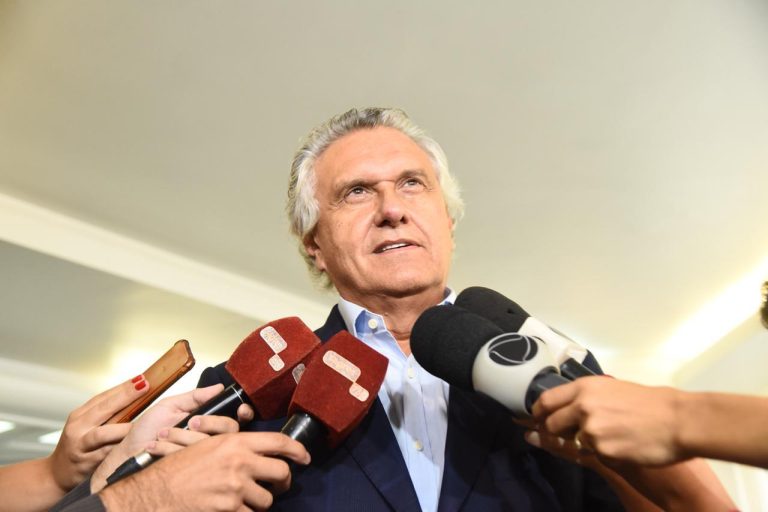 CAIADO GARANTE PAGAMENTO DOS SERVIDORES DE JANEIRO E DIZ QUE VAI BUSCAR SOLUÇÃO PARA QUITAR DEZEMBRO