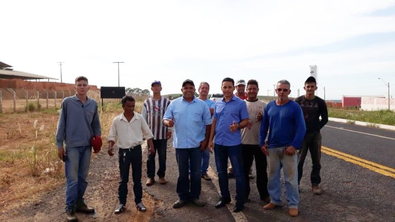 PREFEITO DE TRÊS RANCHOS REALIZA OPERAÇÃO TAPA-BURACOS NA GO 330