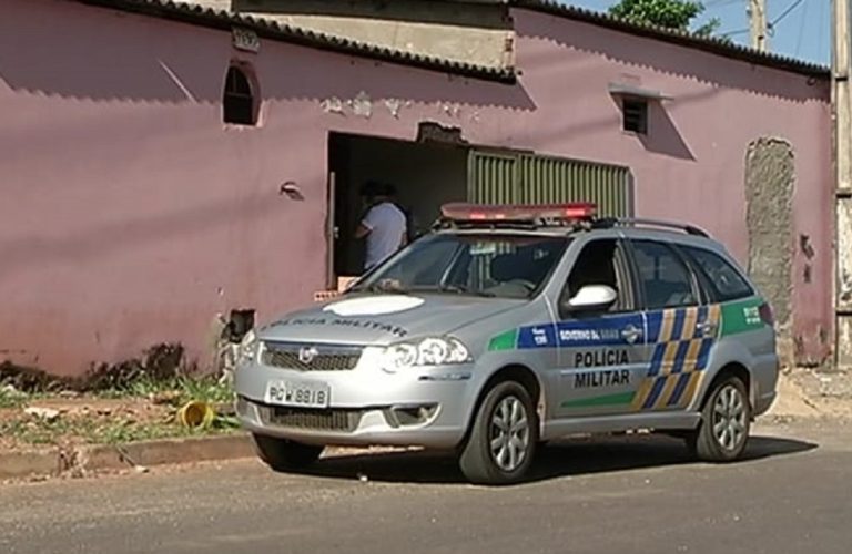 VIOLÊNCIA: RAPAZ DE 20 ANOS É BALEADO NA CABEÇA DENTRO DA PRÓPRIA CASA