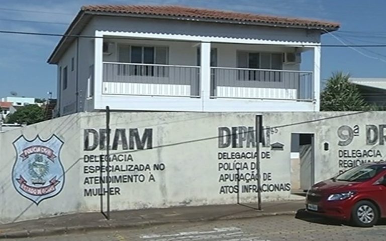 CATALÃO: MÃE É PRESA SUSPEITA DE AJUDAR NAMORADO A ABUSAR SEXUALMENTE DE FILHA DE 6 ANOS E DIVULGAR FOTOS DA MENINA NUA