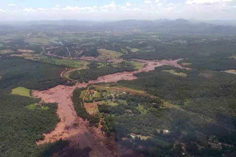BARRAGEM DE REJEITOS DA VALE EM BRUMADINHO-MG SE ROMPE