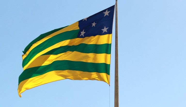 CAIADO ASSINA DECRETO PARA QUE HINO NACIONAL E DO ESTADO DE GOIÁS SEJAM EXECUTADOS NA REDE ESTADUAL DE ENSINO FUNDAMENTAL