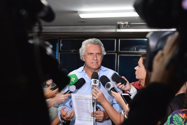 CAIADO QUITA 83% DOS SALÁRIOS DE SERVIDORES REFERENTE A JANEIRO ATÉ AMANHÃ E CONCLUIRÁ PAGAMENTO DA FOLHA DIA 31