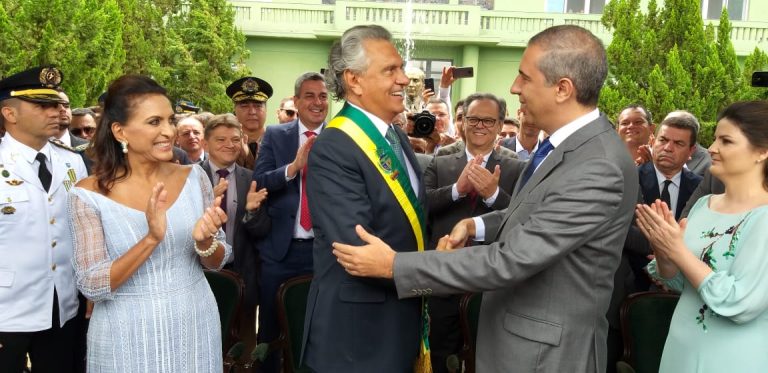 CAIADO TOMA POSSE E DIZ QUE MOMENTO AGORA É DE TRABALHO