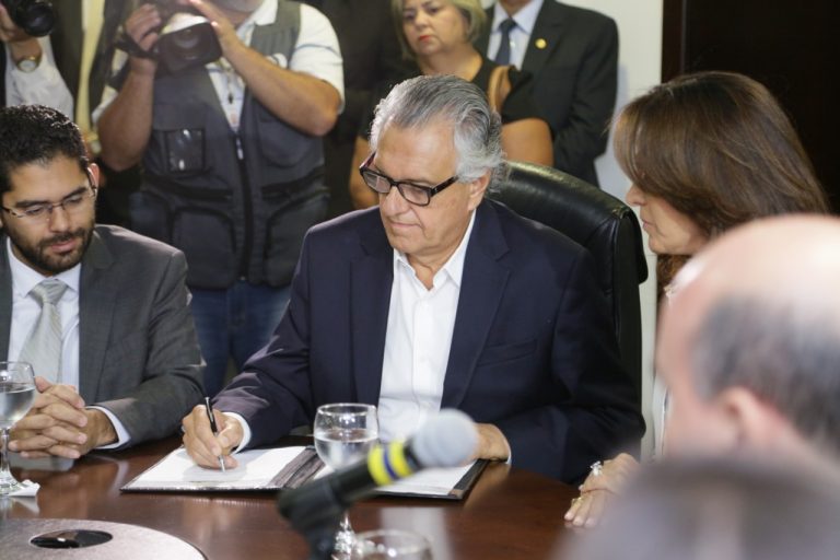 GOVERNO, PREFEITURAS E MP SE UNEM PARA RECUPERAR ESTRADAS