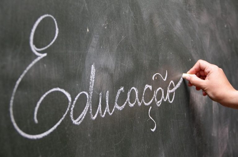 MANIFESTAÇÃO: PROFESSORES DA ESTADUAL DE ENSINO FARÃO ATO DE MANIFESTO NO PARQUE CALISTO ABRÃO, HOJE, ÁS 17H