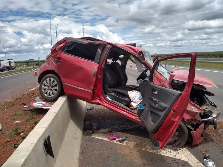 MOTORISTA DORME E CAPOTA VEÍCULO NA BR 050 PRÓXIMO A CIDADE DE CAMPO ALEGRE DE GOIÁS