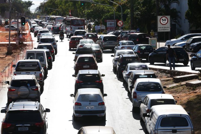 MOTORISTAS PODEM TER DESCONTOS DE ATÉ 30% NO VALOR DO IPVA