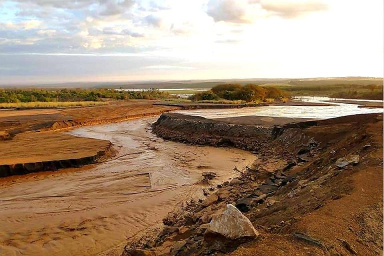 VEREADOR E PROFESSOR UNIVERSITÁRIO LIGADO A CAUSAS AMBIENTAIS DIVULGOU FOTOS DO ROMPIMENTO DA BARRAGEM EM CATALÃO EM 2004; MOSAIC FERTILIZANTES EMITIU NOTA