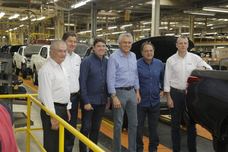 GOVERANDOR DE GOIÁS E SECRETÁRIO DE INDUSTRIA E COMÉRCIO, FIZERAM NETSA QUINTA-FEIRA (07), VISITA DE CORTESIA NA MOTADORA DA MITSUBISHI E NA FÁBRICA DA JOHN DEERE EM CATALÃO