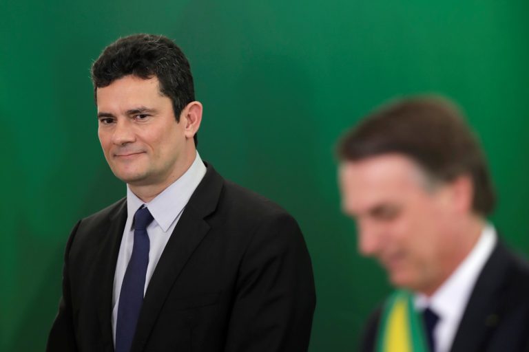 LEI ANTICIRME: MORO INCLUIU PROPOSTA DE BOLSONARO QUE REDUZ PENA E ATÉ ISENTA POLICIAL QUE MATAR EM SERVIÇO