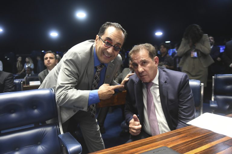KAJURU PEDE DESCULPAS AO SENADOR VANDERLAN CARDOSO POR ACUSAÇÕES FALSAS