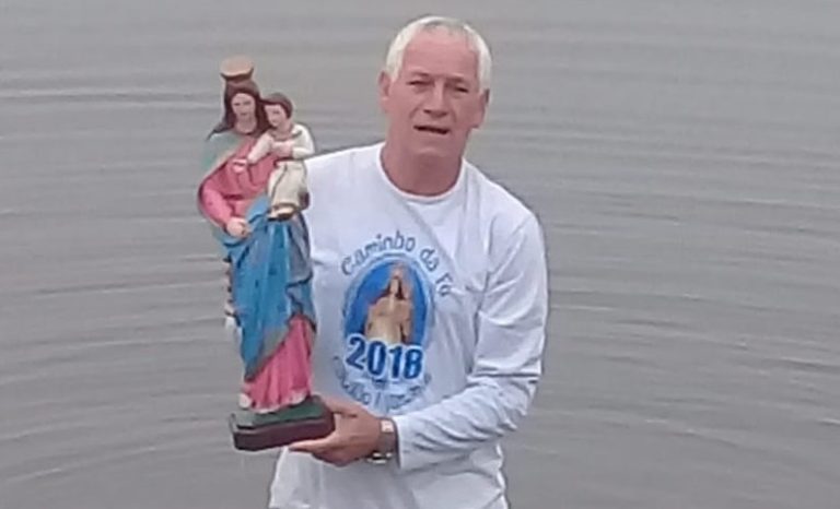 IMAGEM DE NOSSA SENHORA DO ROSÁRIO É ENCONTRADA POR HOMEM QUE FAZIA CAMINHADA NA REPRESA DO CLUBE DO POVO