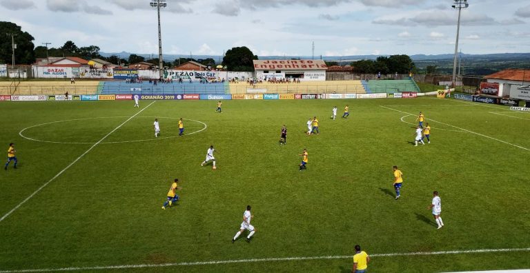 CAMPEONATO GOIANO: MESMO CLASSIFICADO, CRAC DE CATALÃO ARRANCA VITÓRIA DO IPORÁ E O EMPURRA PARA A ZONA DA DEGOLA