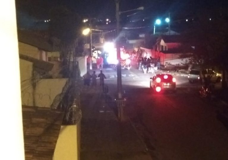 CASA PEGOU FOGO NO BAIRRO CASTELO BRANCO NA NOITE DA ÚLTIMA QUARTA (13/03)