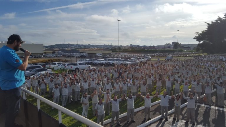 PARA BARRAR DEMISSÕES NA MITSUBISHI DE CATALÃO TRABALHADORES ACEITAM REDUÇÃO DE JORNADA E SALÁRIOS