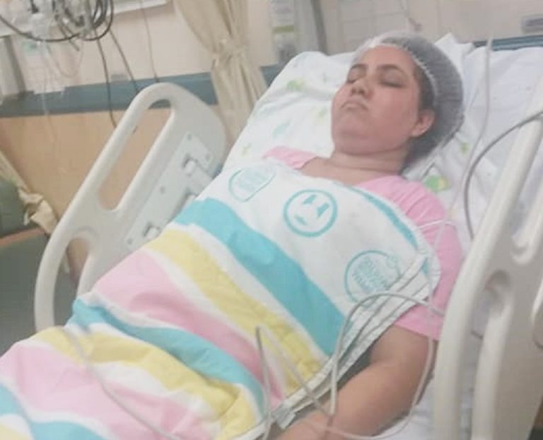 TODOS POR LARISSA: CATALANA DE 16 ANOS DE IDADE LUTA EM CAMPANHAS PARA COMPRAR MEDICAMENTOS DE ALTO CUSTO PARA TRATAMENTO DE DOENÇAS AUTOIMUNES