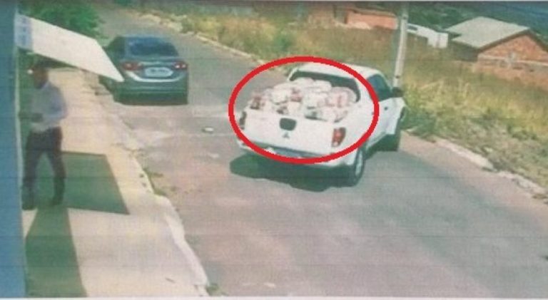 NO DIA DO LEGISLADOR E NO DIA INTERNACIOANAL DE LIBERDADE DE IMPRENSA, COBRAMOS ESCLARECIMENTOS NO ROUBO DAS CESTAS BÁSICAS