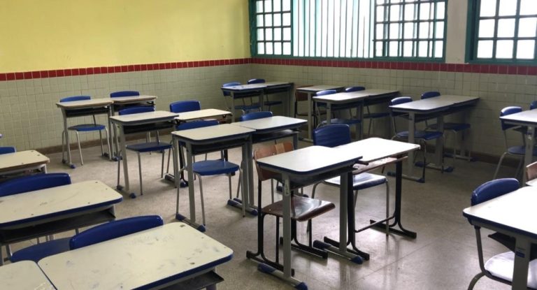 EM ASSEMBLEIA, SINTEGO DECIDE SUSPENDER GREVE DOS PROFESSORES EM GOIÁS