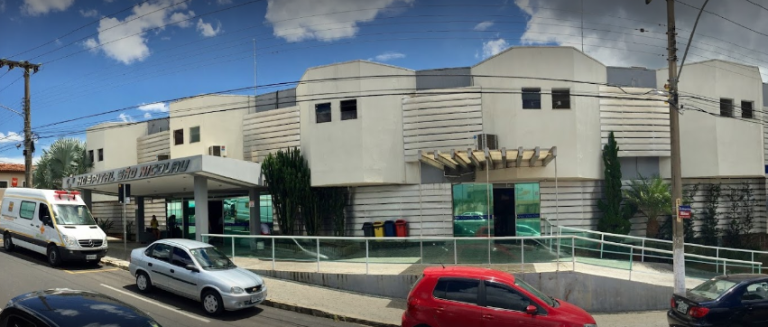 MULHER DE 19 ANOS DE IDADE QUE ESTAVA GRAVIDA COM SUSPEITA DE H1N1 SEGUE INTERNADA NA UTI DE HOSPITAL PARTICULAR; BEBÊ FOI RETIRADO E SEGUE INTERNADO NA UTI NEONATAL