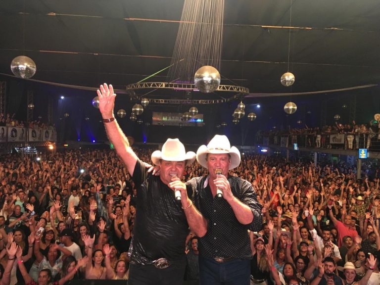 ALÔ GALERA DO CHAPÉU:  É AMANHÃ O SHOW DA DUPLA GINO E GENO EM CATALÃO