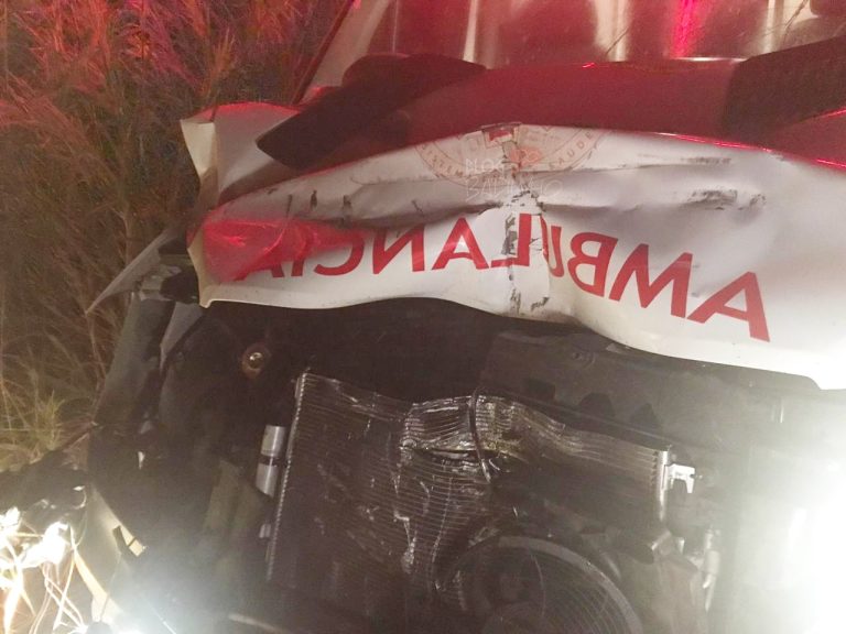 AMBULÂNCIA DO SAMU DE CATALÃO SE ENVOLVE EM ACIDENTE NA GO 330 PRÓXIMO DE URUTAÍ