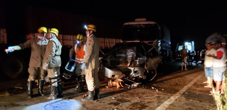 CASAL QUE ESTAVA NA CAMINHONETE QUE SE ENVOLVEU EM AIDENTE NA GO 330 É TRANSFERDO PARA A CAPITAL; CRIANÇAS SEGUEM HOSPITALIZADAS NA SANTA CASA