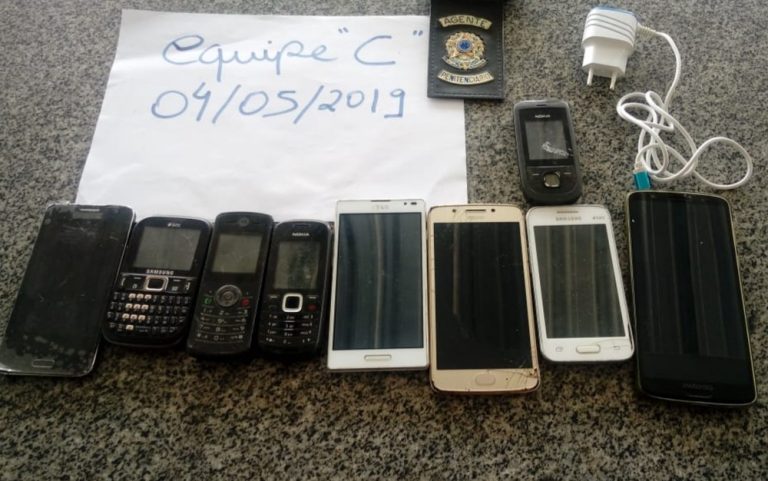 CATALÃO: AGENTES APREENDEM CELULARES JOGADORES EM TELHADO DE PRESÍDIO