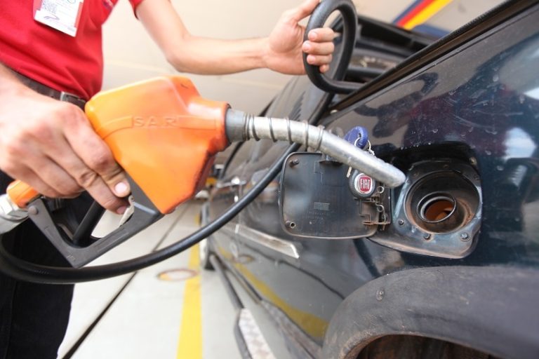 GOVERNO ANUNCIA NOVO AUMENTO NO PREÇO DOS COMBUSTÍVEIS E LITRO DA GASOLINA PODE PASSAR DOS R$ 5 REAIS