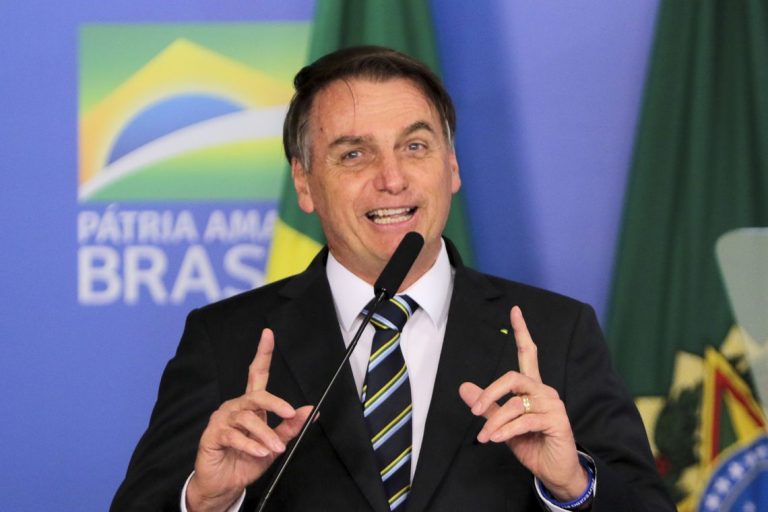 MEC ANUNCIOU NESTA SEMANA CORTE DE 30% NAS INSTITUIÇÕES FEDERAIS; BOLSONARO DISSE QUE DINHEIRO RETIRADO DE UNIVERSIDADES SERÁ INVESTIDO NA BASE