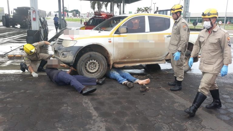 MOTOCICLISTA É ATROPELADO POR CAMINHONETE EM PÁTIO DE POSTO DE COMBUSTÍVEL EM CATALÃO E FICA GRAVEMENTE FERIDO