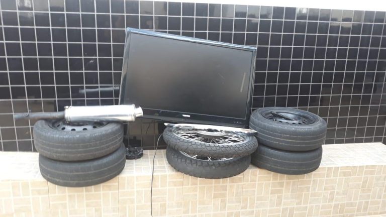 HOMEM É PRESO EM ESTRADA VICINAL POR TRÁFICO DE DROGAS E RECEPTAÇÃO