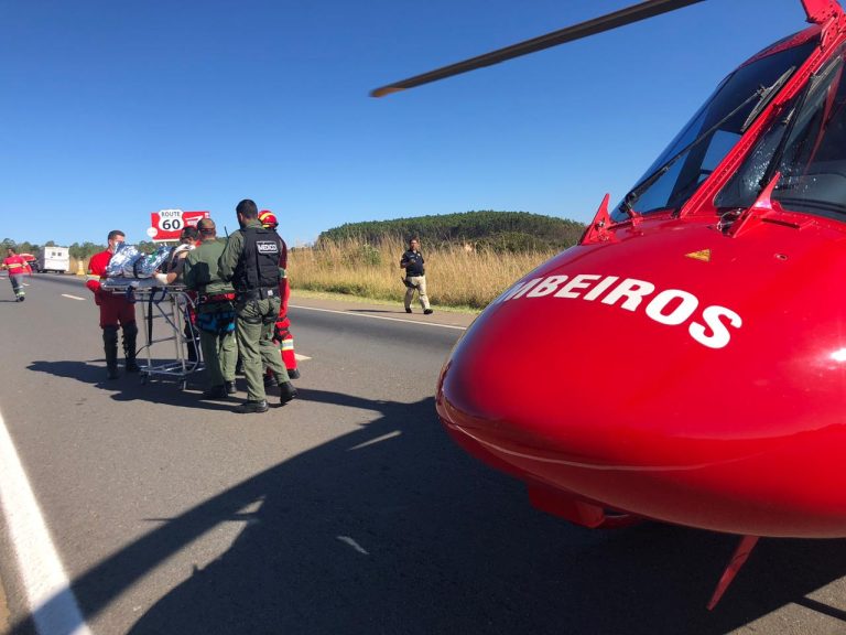 ACIDENTE ENTRE DOIS CARROS DEIXA QUATRO FERIDOS EM CALDAS NOVAS