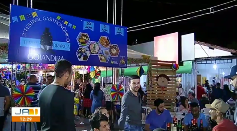 INÍCIO DO 3º FESTIVAL GASTRONÔMICO TERRA BRANCA, EM GOIANDIRA, MARCOU O INÍCIO DO FERIADO PROLONGADO NA REGIÃO SUDESTE; DUPLA RACYNE E RAFAEL FAZ SHOW HOJE NO EVENTO