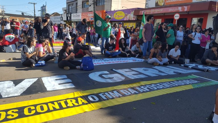 MANIFESTANTES FORAM ÀS RUAS DE CATALÃO CONTRA A REFORMA DA PREVIDÊNCIA; SINDICATOS ADERIRAM AO MOVIMENTO E INTERDITARAM VIAS DE ACESSO ÀS MINERADORAS