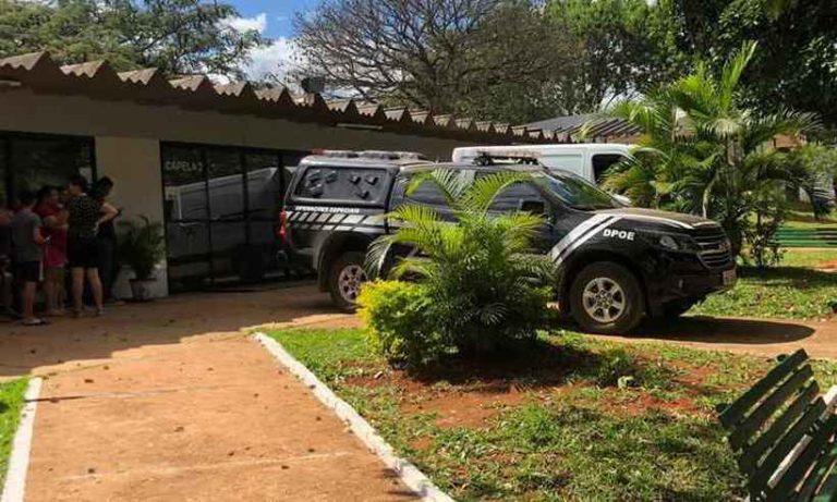 PAIS DE MENINA MORTA EM PLANALTINA DE GOIÁS VÃO A VELÓRIO ESCOLTADOS; OUTROS TRÊS IRMÃOS FICARAM FERIDOS AO SEREM ESPANCADOS POR TIOS