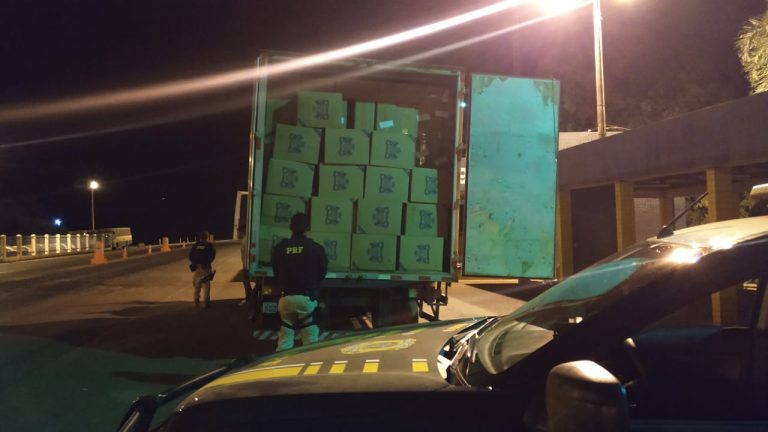 PRF APREENDE CARGA DE CIGARROS CONTRABANDEADOS DO PARAGUAI AVALIADA EM CERCA DE R$ 3 MILHÕES DE REAIS