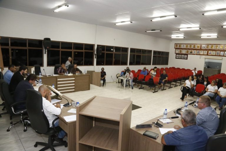 VEREADORES DE OUVIDOR APROVAM REAJUSTE SALARIAL PARA SERVIDORES EFETIVOS DO LEGISLATIVO; ASSISTA A TRANSMISSÃO DA 18ª SESSÃO ORDINÁRIA