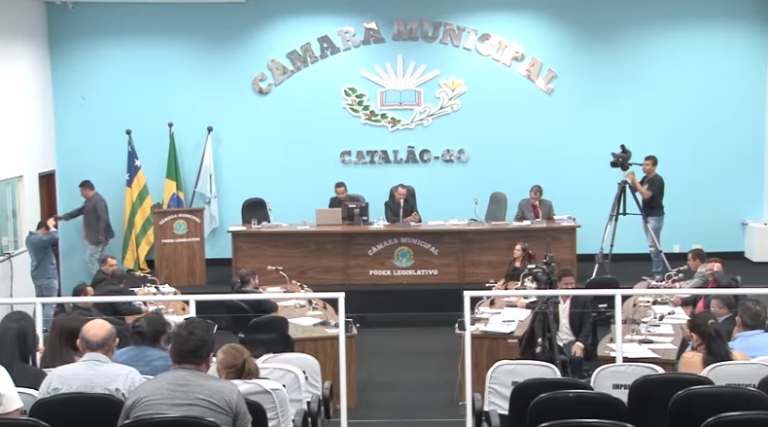 VEREADORES DE CATALÃO AUTORIZAM A PREFEITURA A ADQUIRIR R$ 35 MILHÕES DE REAIS POR MEIO DE EMPRÉSTIMOS JUNTO AO BNDES E CAIXA ECONÔMICA FEDERAL; PREFEITURA TAMBÉM ESTÁ AUTORIZADA A VENDER ÁREA DO ESTACIONAMENTO MUNICIPAL