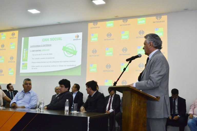 CAIADO APRESENTA CNH SOCIAL QUE OFERECERÁ MAIS DE 8 MIL HABILITAÇÕES A GOIANOS DE BAIXA RENDA
