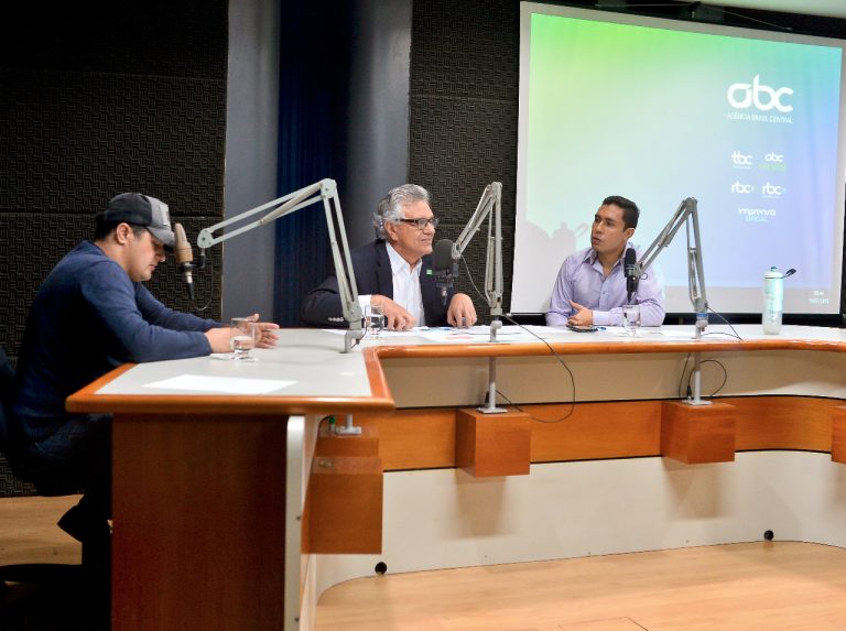 CAIADO FAZ BALANÇO DOS 200 DIAS DE SEU GOVERNO NA SAÚDE, AGRICULTURA, DETRAN E OUTRAS ÁREAS