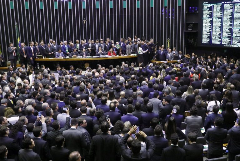 AO VIVO: CÂMARA APROVA TEXTO-BASE DA REFORMA DA PREVIDÊNCIA POR 379 VOTOS A 131