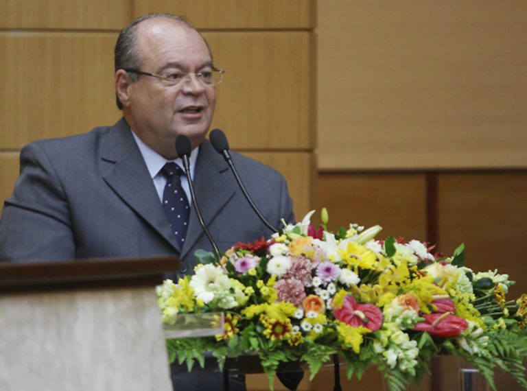 EMPRESÁRIO COMETE SUICÍDIO EM EVENTO COM MINISTRO DE MINAS E ENERGIA