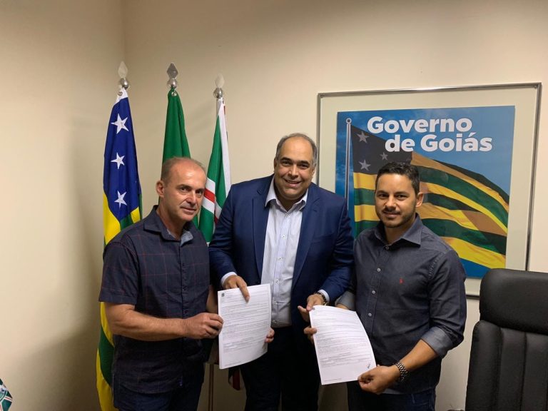 PREFEITO DE TRÊS RANCHOS GARANTE R$ 2,6 MILHÕES DE RECURSOS PARA A CIDADE DO LAGO AZUL; DINHEIRO SERÁ APLICADO NA REFORMA E MODERNIZAÇÃO DA PRAÇA DO ROSÁRIO E NO ASFALTAMENTO DA ORLA DO LAGO