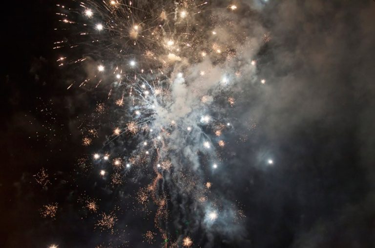 REDE DE SUPERMERCADOS SOLTOU FOGOS DE ARTIFÍCIOS PARA ANUNCIAR PROMOÇÕES