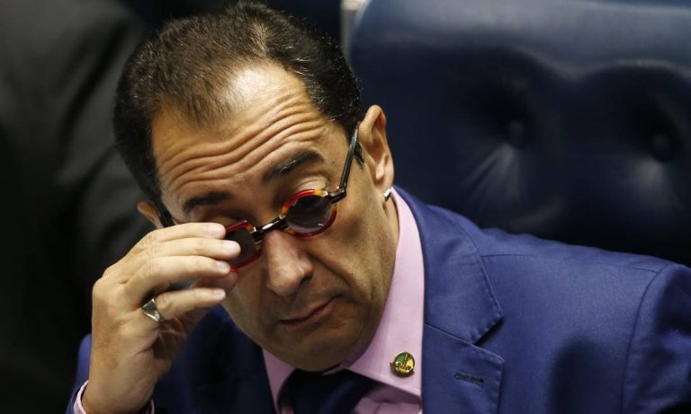 SENADOR KAJURU VOLTA ATRÁS E DIZ QUE NÃO VAI RENUNCIAR