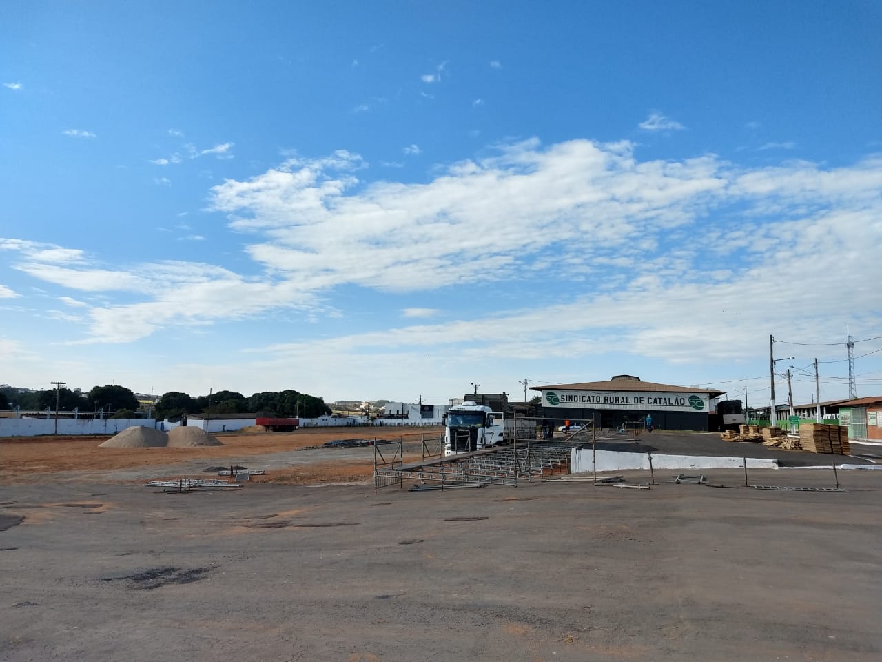 PARQUE DE EXPOSIÇÕES COMEÇA A RECEBER
